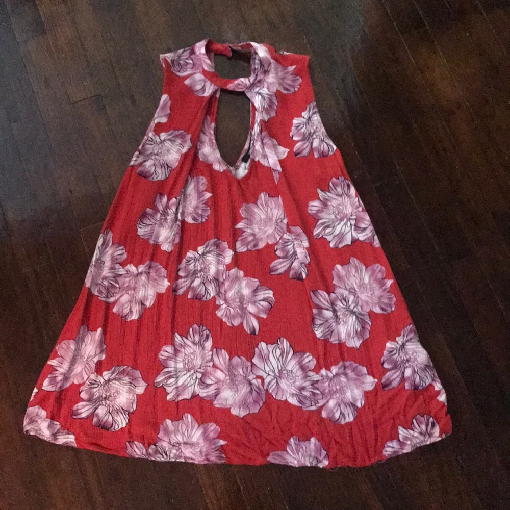 Super cute keyhole front and back dress